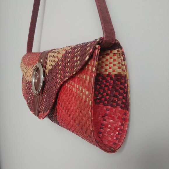 Paper straw woven shoulder baguette bag brown red tan cream buckle front - Picture 4 of 16